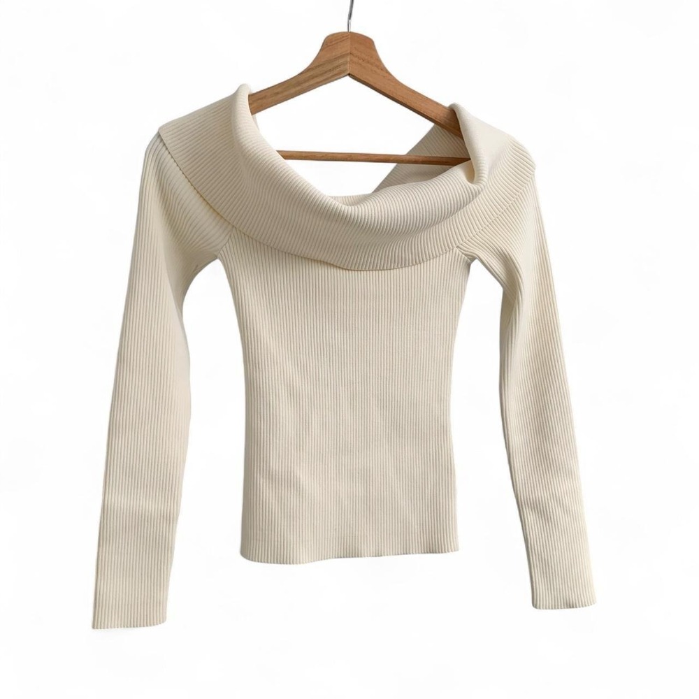 ASTR the Label off-the-shoulder ribbed knit top in size S